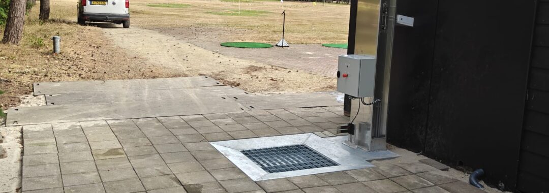 VOSCA-basisput en ballenlift bij de driving range van The Duke