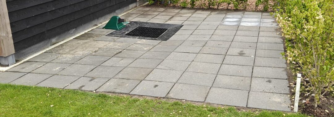 Buiten geplaatste ontvangstput van het Ballpicker-systeem bij Golfbaan De Zaanse