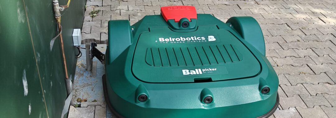 Belrobotics Ballpicker op de verhoogde losplaats bij Golfbaan Welderen